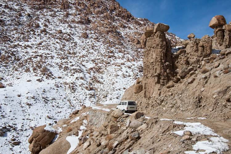 India Snow Leopard Tour shows road to campsite in Himalayas